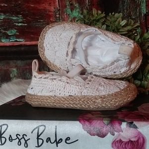 Baby girls size 4 crochet shoes
